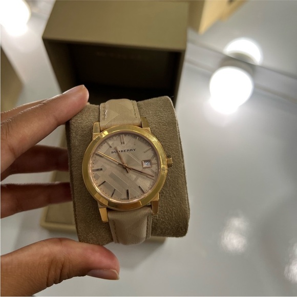 Burberry authentic beautiful watch - Picture 7 of 8